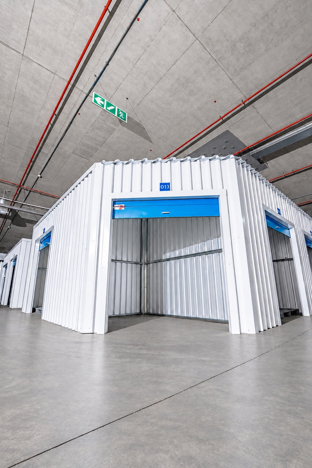 Open corner storage unit O13